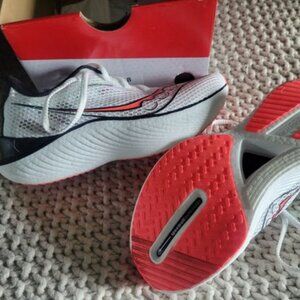 New w/o box Saucony Endorphin Pro 3 running shoes